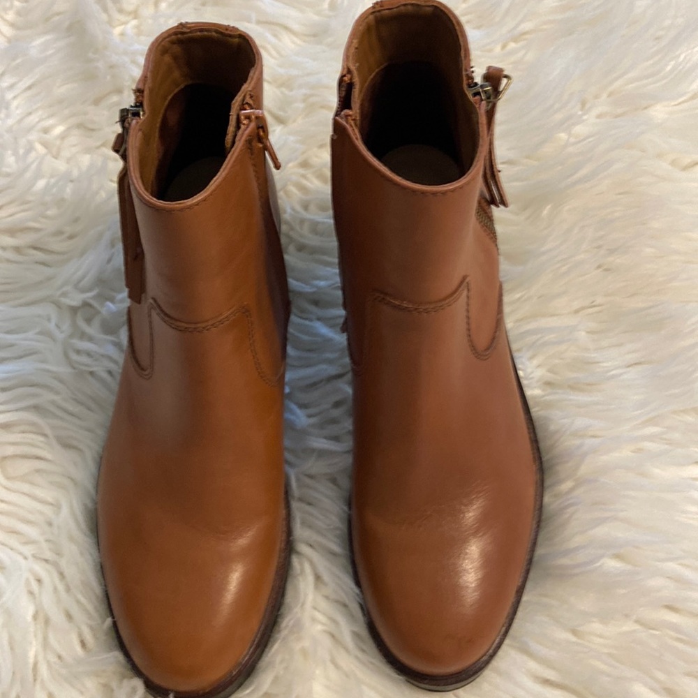 EUC (like new) Clarks Boots 7.5